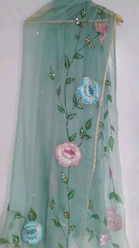 Hand Painted with Hand Embellishments Dupatta Dupatta Design Ideas, Fabric Painting Designs For Dupattas, Fabric Paint Dupatta Designs, Hand Painted Dupattas Patterns, Fabric Painting Dupatta, Painting Dupatta Ideas, Dupatta Painting Ideas, Hand Painted Outfits, Paint Dupatta Designs