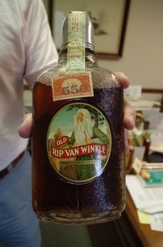 The Van Winkle Factor in the Bourbon Industry – bourbonveachdotcom Whiskey Brands, Bourbon Drinks, Best Bourbons, Home Brewing Beer, American Whiskey, Mixed Drinks Recipes, Cigars And Whiskey, Scotch Whiskey, Whiskey Cocktails