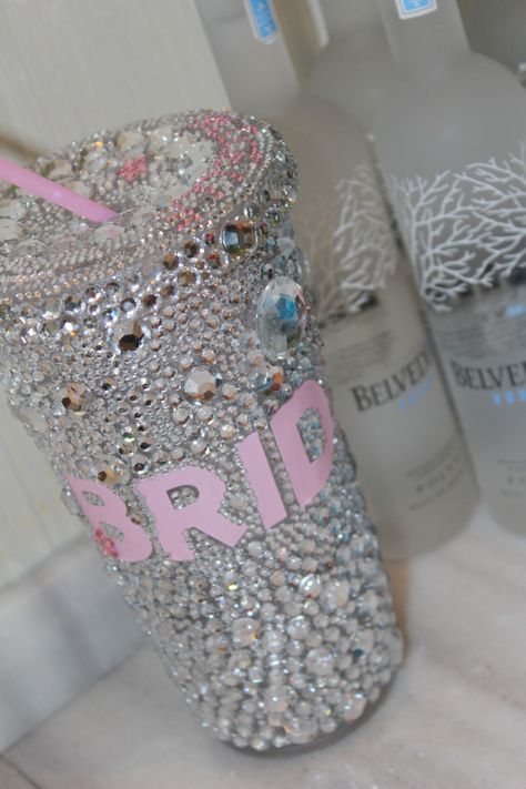 How to make a kickass diamond cup. Love this idea. Bride Cup, Bling Wedding, Personalized Bride, Stil Inspiration, Here Comes The Bride, Hen Party, Friend Wedding, Fun Wedding, Wedding Shower