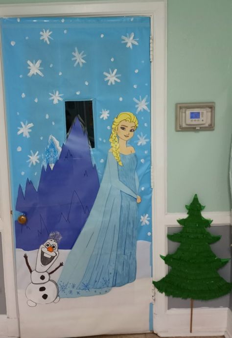 Frozen Theme Door Decoration, Frozen Bulletin Board Ideas, Frozen Door Decorations, Frozen Classroom Door, Frozen Bulletin Board, Frozen Classroom, School Doors, Door Decorating, Winter Door