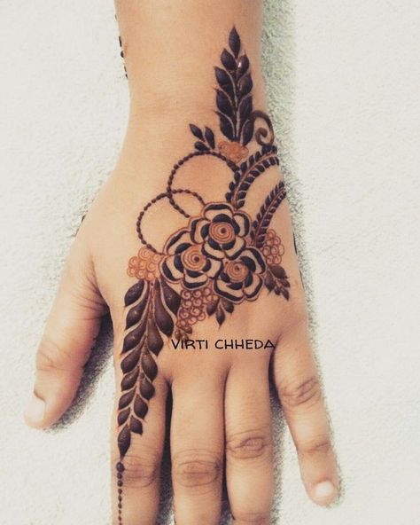 Mhndi Dsgns Unique, Finger Henna Designs, Rose Mehndi Designs, Latest Henna Designs, Mehndi Design Pictures, Modern Mehndi Designs, Pretty Henna Designs, Stylish Mehndi Designs, Wedding Mehndi Designs