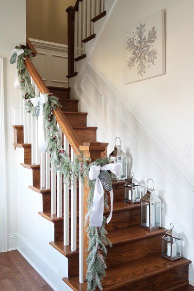 Short Staircase Christmas Decor, Garland On Stairs Banisters, Hang Stockings On Stairs, How To Hang Stockings On Stairs, How To Hang Garland On Stairs Banisters, Hanging Garland On Stairs, How To Hang Garland On Stairs, Garland For Stairs Railings, Hang Garland On Stairs