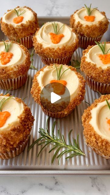 Cupcake Carrot Cake, Applesauce Crumble, Carrot Cake Cupcakes Recipe, Carrot Cake Cookies Recipe, Carrot Cupcake Recipe, Carrot And Walnut Cake, Yogurt Greek, Carrot Cupcake, Cream Room