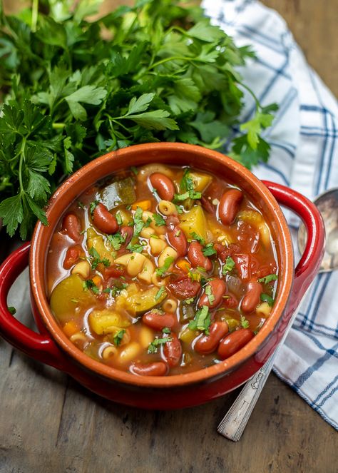 Recipe For Minestrone Soup, Instant Pot Minestrone Soup, Instant Pot Minestrone, Fiber Recipes, Instapot Meals, Ip Recipes, Simple Soup, Minestrone Soup Recipe, Healthy Entrees