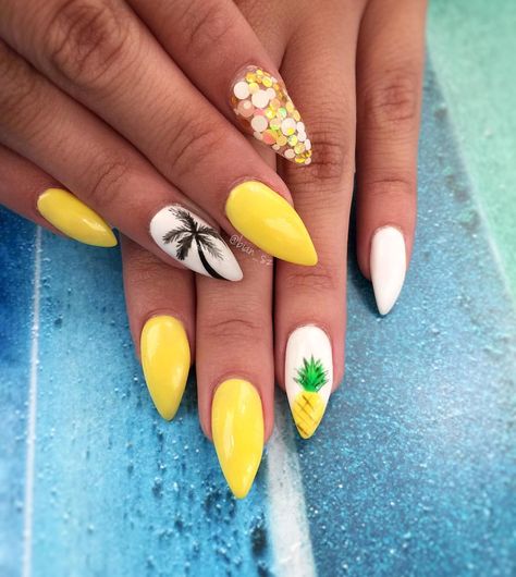 Pineapple Stiletto Nail Art Nail Structure, Pineapple Nails, Beach Nail Designs, Beach Nail, American Nails, Yellow Nail Art, Christmas Manicure, Summer Designs, Stiletto Nail Art