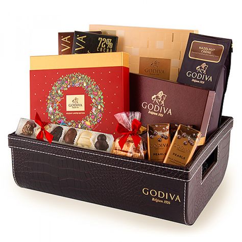 Godiva Exclusive Holiday Chocolates Hamper 1Godiva Christmas Gold rigid , 24 pcs, 1Godiva Carrés White, Milk & 50% 72% 85% Dark, 60 pcs, 1Godiva Truffes Signature, 16 pcs, 1Godiva Coffee Hazelnut, 284 g, 1Godiva Cello Bag Lingot Noisettine, 8 pcs, 1Godiva Cello Christmas Sujet , 6 pcs, 1Godiva : DARK ALMOND TABLET 100GR, 1Godiva Tablet Milk Chocolate 31% Salted Caramel Hamper Packing, Celebration Chocolate, Luxurious Christmas, Truffle Boxes, Chocolate Hampers, Gift Box For Men, Luxury Christmas Gifts, Healthy Filling Snacks, Themed Gift Baskets