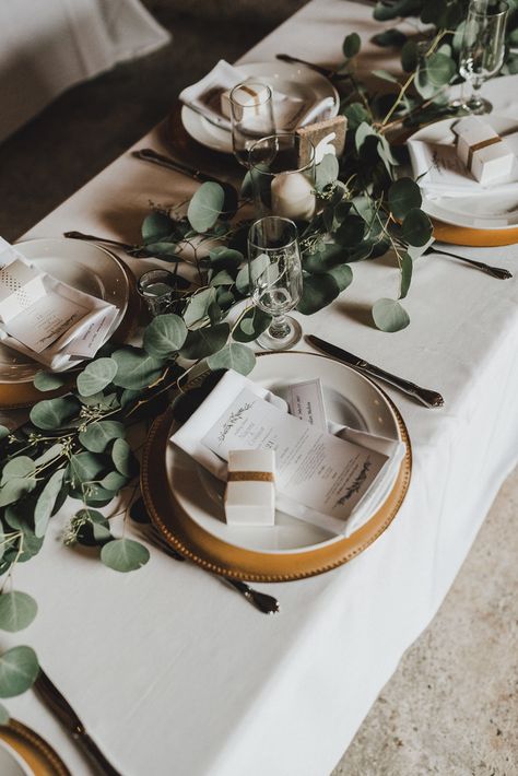 Gold Plates Wedding Table Settings, Gold And Eucalyptus Wedding, Simple Elegant Table Settings, Eucalyptus Table Setting, Eucalyptus Runner, Wedding Colors Ideas, Wedding Plate Setting, Red Barn Wedding, Elegant Wedding Table