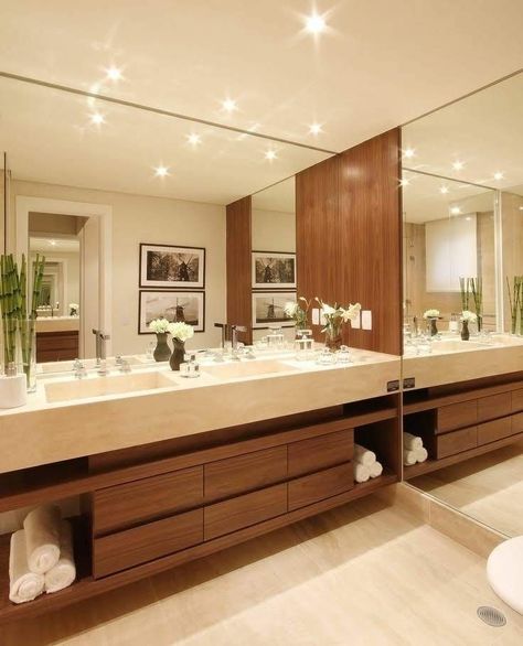 Classic Bathroom Design, Wood Floor Bathroom, Modern Sink, Bad Inspiration, Modern Interior Decor, Trendy Bathroom, Apartment Bathroom, Best Bath, Bathroom Design Luxury