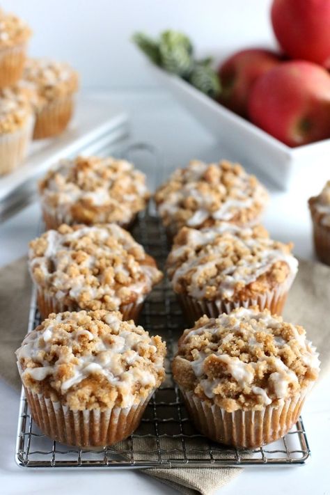 Apple Crumb Muffins - Cake Me Home Tonight Streusel Topping For Muffins, Apple Crumb Muffins, Best Banana Muffin Recipe, Cinnamon Swirl Muffins, Cinnamon Streusel Muffins, Crumb Muffins, Apple Crumb, Apple Cinnamon Muffins, Banana Muffin Recipe