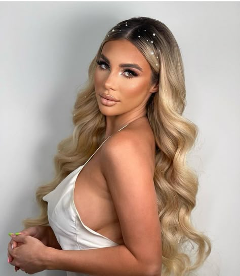 Nye Party Hairstyles, Hair Styles With Strapless Dress, Bride Hairstyles Long Hair Down, Hair For Gala Event, Pagent Hair Ideas, Hairstyles With Diamonds, Baddie Birthday Hairstyles, Hair With Gems, New Year’s Eve Hair