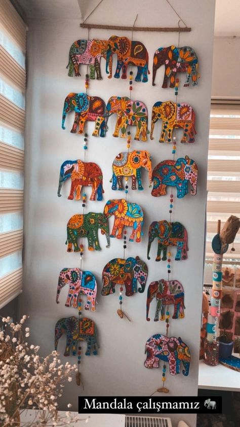 African Art Projects, India For Kids, Paper Folding Crafts, Easter Decorations Ideas, Shabby Chic Easter, Afrique Art, Easy Easter Decorations, Easter Tree Decorations, Ideas For Easter Decorations