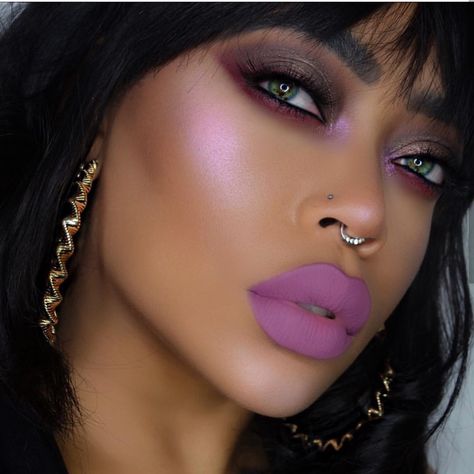 Purple Makeup Makeup Ideas For Black Women, Makeup Favs, Brown Girls Makeup, Orange Lips, Beautiful Lipstick, Black Lashes, Amazing Makeup, Honey Blonde Hair, Stunning Makeup