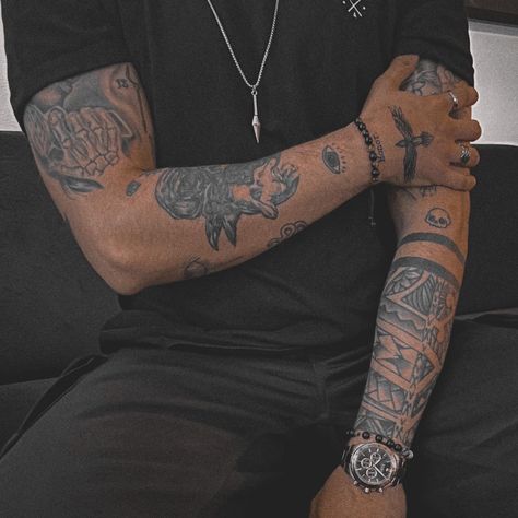 Black and white arm tattoos Men Arm Tattoos, Tatted Men, Rob Kardashian, Timeless Tattoo, Arm Tats, Adrienne Bailon, Dope Outfits For Guys, Hand Tattoos For Guys, Black Person