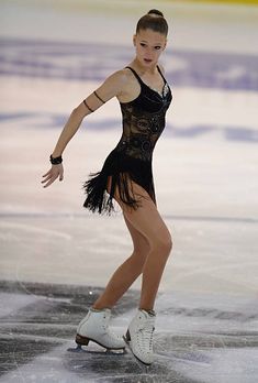 Black Figure Skating Dress, Linz Austria, Figure Skating Competition Dresses, Figure Skating Outfits, Figure Skating Dress, Dress 2022, Black Figure, 파티 드레스, Ice Skating Dresses