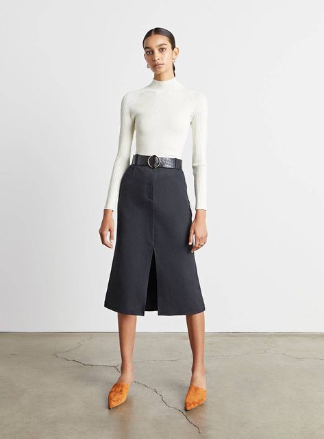 Knee Length Skirt Outfit, Knee Length Skirts Outfits, Work Wardrobe Staples, Skirt Outfit Casual, Leather Skirt Outfit, Below The Knee Dresses, Midi Flare Skirt, Skirt Trends, Tailored Dress