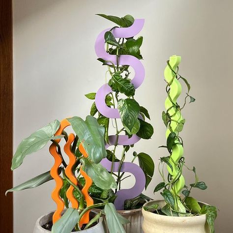 Secateur me baby on Instagram: "Sculptural plant stakes in recycled plastic, powder coated steel, & twice recycled plastic. What’s your favourite colour? #secateurmebaby #pistachio #recycled #plasticextrusion #recycledesign #ombré #upcycling #plantstand #houseplantsofinstagram #houseplantaddict" Diy Plant Stakes, Cool Pottery Ideas, Plant Pot Ideas, Recycle Product, Recycle Design, Plant Accessories, Flower Sculpture, Bottle Design Packaging, Plant Stakes