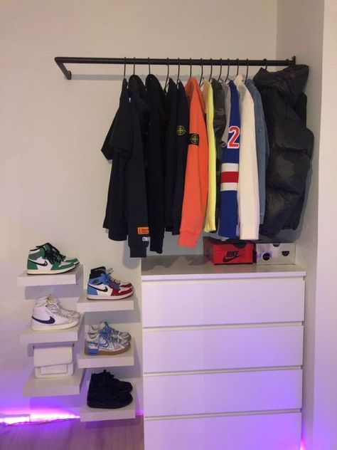 Mens Room Decor, Sneakerhead Room, Zimmer Diy, Mens Bedroom Decor, Hypebeast Room, Bilik Idaman, Mens Bedroom, Bedroom Setup, Pinterest Room Decor