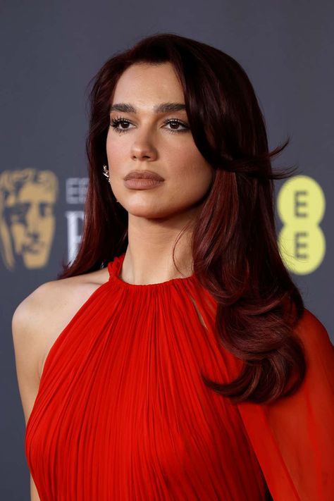 Cherry Cola Hair, Claudia Tihan, Red Hair Looks, Cherry Red Hair, Beautiful Dua, Red Hair Inspo, Wine Hair, Bra Image, Dark Red Hair