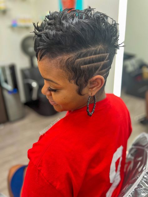 Pixie Hairstyles For Black Women, Ponytail Inspiration, Finger Waves Short Hair, Short Relaxed Hairstyles, Short Hair Designs, Shaved Hair Designs, Shaved Side Hairstyles, Beautiful Black Hair, Faded Hair