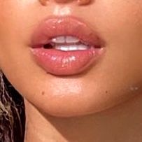 Ideal Lips Aesthetic, Round Pouty Lips, Lip Fillers Round, Big Natural Lips, Round Lip Filler Shape, Big Pouty Lips, No Cupids Bow Lips Aesthetic, Lip Filler Round Lips, Small Round Lips