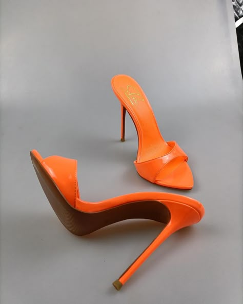 Mule High Heels, Orange Mules, Funky Heels, High Heel Mules, Walk In My Shoes, Sandals Flat, Cute Heels, Retro Shoes, Cute Sandals