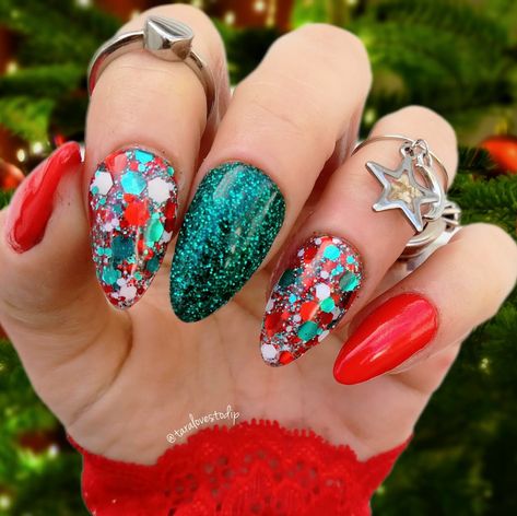 Dips are from Dipnotic Nails Save with code TARA10 Teal Holiday Nails, Pink And Teal Christmas Nails, Winter Dip Nail Ideas, Teal Christmas Nails, Christmas Gel Nails Red And Green, Christmas Maximalist Nails, Red And Green Snowflake Nails, Christmas Nails Red, Teal Nail Designs