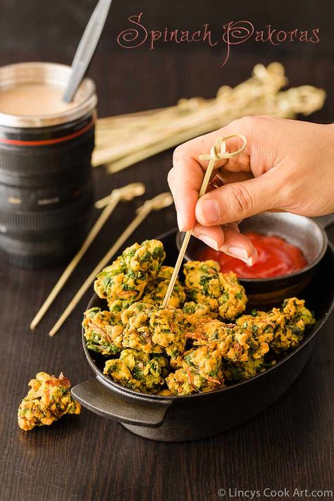 Crispy Spinach, Evening Snacks Indian, Spinach Fritters, Teatime Snacks, Snacks Indian, Pakoda Recipe, Cook Art, How To Make Spinach, Recipe Spinach