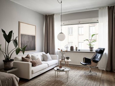 Peek Inside a Warm and Harmonious Little Pad with an Inviting Atmosphere Ikea Bank, Minimal Studio, Ikea Sofas, Black Armchair, Studio Home, Interior Minimalista, Ikea Sofa, Beige Carpet, Minimalism Interior