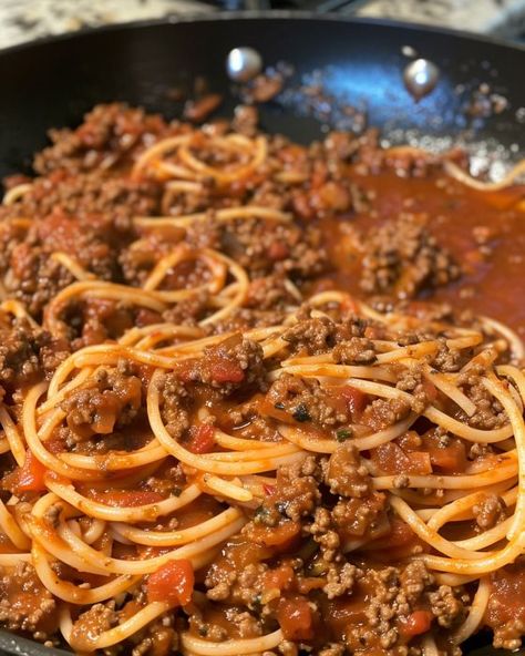 Every time I whip this up, the house smells incredible. It's always a crowd pleaser. Spaghetti And Meat Sauce, Homemade Spaghetti Sauce Recipe, Spaghetti Recipes Easy, Sauce Spaghetti, Spaghetti Meat Sauce, Spaghetti Sauce Recipe, Homemade Spaghetti Sauce, Homemade Spaghetti, Pasta Dinners