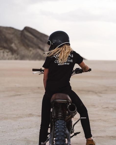 Hell Babes on Instagram: “Catch ya later 😈. #hellbabes” Soft Biker Aesthetic, Woman Motorcycle Fashion, Women's Motorcycle Outfits, The Litas Motorcycle, Female Motorcycle Outfit, Cute Motorcycle Outfits For Women, Woman Riding Motorcycle, Women Motorcycle Outfit, Motorcycle Outfits For Women