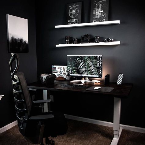 Setup | Workspace ⌨️ on Instagram: “Today's @setupnoid 👨🏼‍💻 Do you like it❓Rate it 1-10! Photo by: @chelsey_horne  Use #setupnoid to get featured ____________________…” Black Gaming Room, 40 Gifts, Gray Kitchen Cabinets, Home Studio Setup, Small Home Offices, Gray Kitchen, Workspace Inspiration, Grey Kitchen Cabinets, Modern Home Office