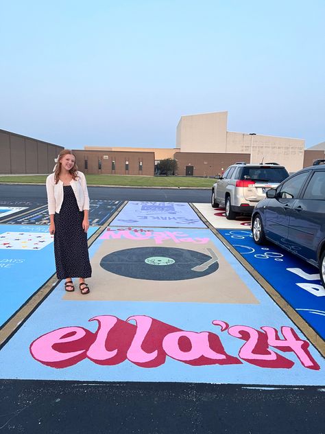 Record Player Senior Parking Spot, Dr Pepper Senior Parking Spot, Music Parking Spot Ideas, Easy Parking Spot Painting Ideas, Senior Year Diy, Parking Lot Painting, Senior Parking Spaces, Senior Year Things, Senior Things