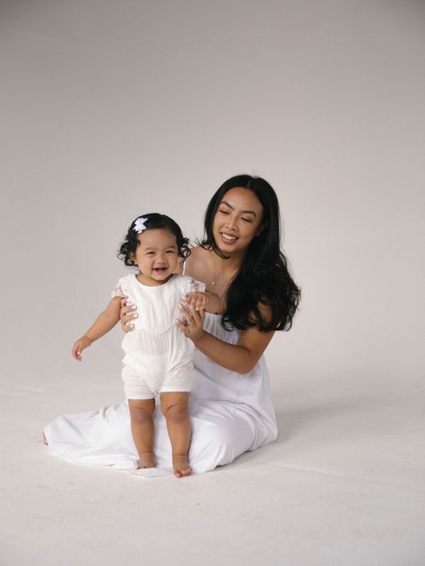 Mommy And Me Winter Dresses, All White Mommy And Me Photos, Mommy And Me Photo Shoot Studio, Birthday Fotos, Mommy Photoshoot, Adult Family Photography, Mommy Me Photoshoot, Born Quotes, Mom And Me Photos