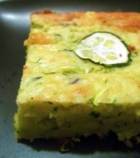 Zucchini Squares Hor Devours, Zucchini Appetizer Recipes, Zucchini Squares, Zucchini Appetizer, Zucchini Pie, Breakfast Sausage Recipes, Bake Zucchini, Bisquick Recipes, Square Recipes