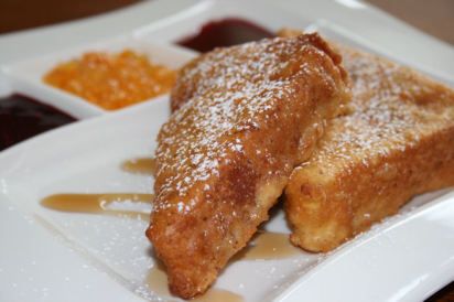 A light And fluffy coating on thick slices of Texas Toast, filled with a lightly sweetened cream cheese with a hint of almond flavoring.  This is a recipe I created this morning.  DH And I were watching the Food Network last night And saw mention of a restaurant that serves deep fried french toast but no recipe or hints on how it was made.  It sounded interesting enough to play around with so I browsed my kitchen And made a few notes on what to try this morning.  I had Texas Toast And some cr... Fried French Toast Recipe, Deep Fried French Toast, Fried French Toast, Stuffed French Toast Recipe, Stuffed French Toast, Texas Toast, Breakfast And Brunch, Fried Foods, Recipe Breakfast