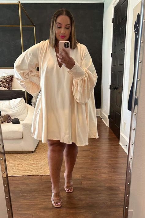 Plus Size Graduation Outfit College, Graduation Outfit Ideas Plus Size, Semi Formal Dress Code, Plus Size Birthday Outfits, Plus Size Satin, White Dresses Graduation, Batwing Dress, Semi Formal Dress, Graduation Outfit