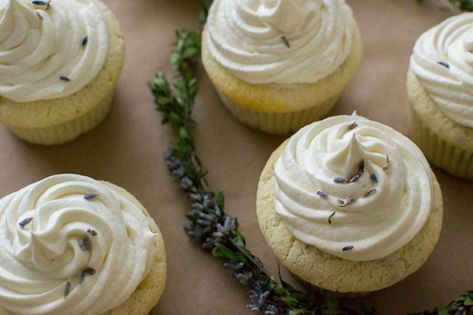 lavender cupcakes Lavender Cake Recipe, Pound Cake Muffins, Lavender Cupcakes, Lavender Sprigs, Wild Lavender, Lavender Cake, Vanilla Lavender, Lavender Recipes, Culinary Lavender