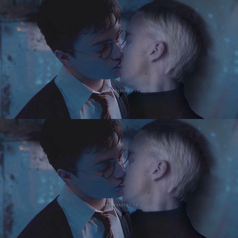 Drarry Cosplay, Darry Fanart, Harry Potter Kiss, Draco Malfoy Funny, Harry Potter Friends, Drarry Fanart, Harry Draco, Gay Harry Potter, Buku Harry Potter