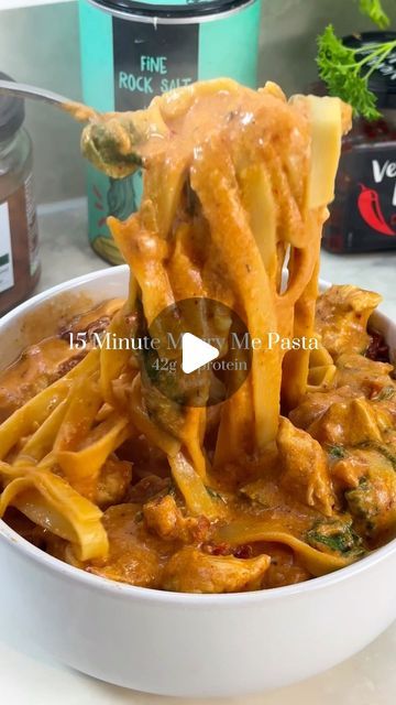 LIZ HIGH | ONLINE FITNESS & NUTRITION COACH on Instagram: "Healthy and easy marry me chicken pasta 🔥
Just another recipe to show you, you don’t need to eat plain flipping chicken and rice to be healthy🤝

Ingredients:
70g tagliatelle 
25g of lightest cream cheese
1 stock pot melted in 1/4 cup of boiling water 
20g of Sundried tomatoes 
120g of raw chicken breast
Handful of tomatoes and spinach
10g of light grated cheese
1/4 cup of soy milk 
1/2 red pepper 
1/4 of an onion 
Salt/pepper:chicken seasoning 

Method: 
1. Slice the chicken, tomatoes and onion and fry it for 7 minutes with a pinch of salt/pepper/chicken seasoning
2. Boil the tagliatelle for 8-10 minutes until it’s soft. 
3. Add the milk, cream cheese, spinach and stock water. Keep stirring on a medium heat until the liquid conde Easy Marry Me Chicken, Salt Pepper Chicken, Marry Me Chicken Pasta, Chicken And Egg Noodles, Cream Cheese Spinach, Chicken Tomatoes, Marry Me Chicken, Salt And Pepper Chicken, Raw Chicken Breast