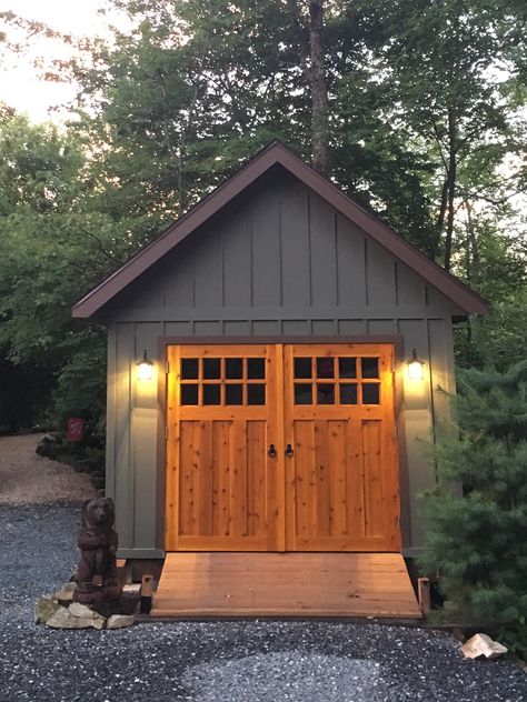 Craftsman style small garage and workshop Craftsman Shed Ideas, Shed Mancave Ideas, Small Detached Garage Ideas Backyard, Craftsman Style Porch Ideas, Backyard Barn Storage, Craftsman Style Shed, Small Outbuilding Ideas, Shed With Carport Ideas, Small Detached Garage Ideas