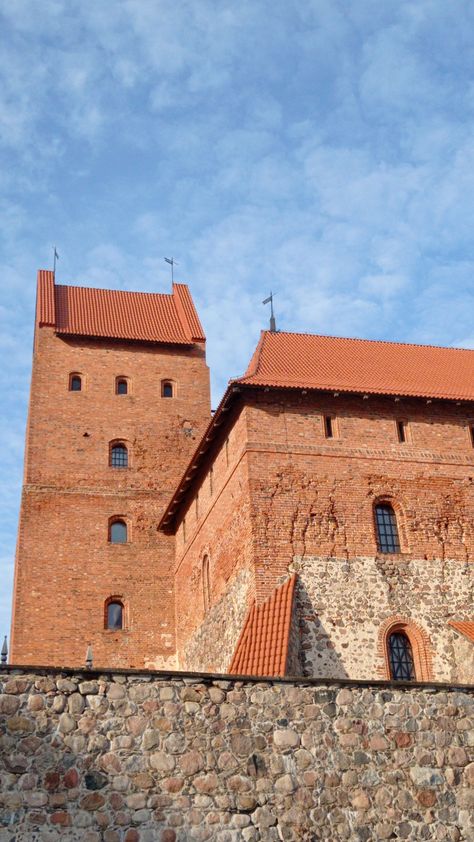 Medieval castle, Lithuania, red brick castle, Trakai castle Trakai Castle, Brick Castle, Medieval Castle, Red Bricks, Lithuania, Castle, Red