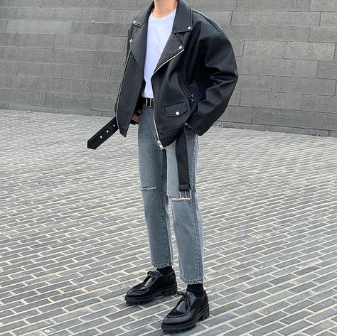 Outfit Jaket Kulit, Leader Jacket Outfit, Leader Jacket, Women Right, Asian Men Fashion, Asian Streetwear, Streetwear For Men, Sweaters Hoodies, Street Style Outfits Men