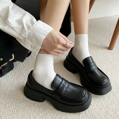 Shoes For School Uniforms, College Shoes Women, Black Shoes For School, College Gothic, Black Shoes Outfit, Asian Shoes, Japanese Shoes, College Shoes, Uniform Shoes