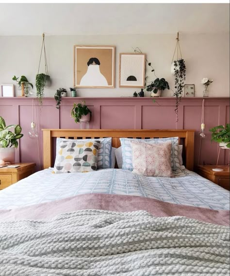 Panelling Girls Bedroom, Master Bedrooms Colorful, Wall Panel Ideas Bedroom, Pink Panelling Bedroom, Small Bedroom Designs Cozy, Pink Accent Wall Bedroom, Painted Feature Wall Ideas, Panelling Behind Bed, Blush Pink Bedroom Walls