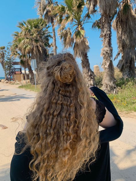 Blonde With Curly Hair, Beachy Blonde, Beach Vibes, Beach Vibe, Beach Party, Curly Hair, Curly Hair Styles, Dreadlocks, Hair Cuts