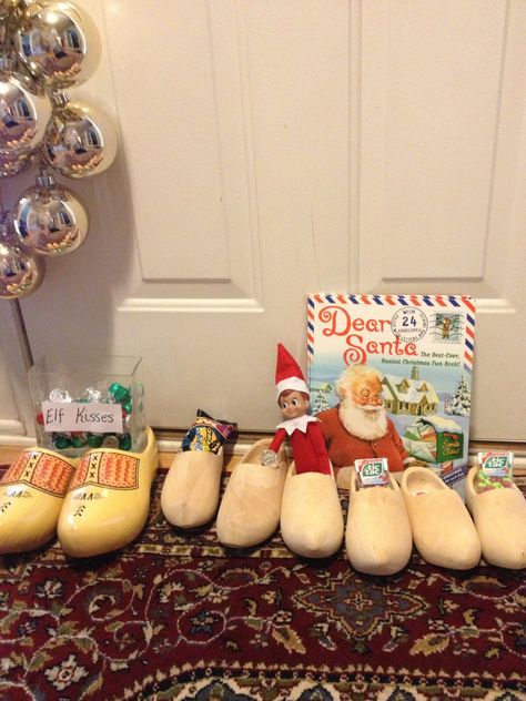 The Elf on the Shelf helping Santa on St. Nicholas Day. St Nicholas Day Ideas, Calender Ideas, St Nicholas Day, The Elf On The Shelf, Elf Fun, Advent Calenders, Sweets Gift, Christmas Memories, Saint Nicholas