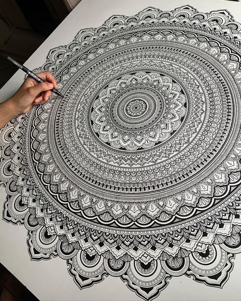 Mandala Art Big, Big Mandala Art, Mandala Art Design, Mandala Sketch, Celtic Mandala, Starry Night Art, Easy Mandala Drawing, Art Sketches Doodles, Scribble Art