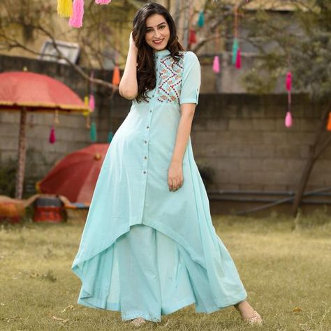 Summer High Low Set Party Make-up, Kurti Sleeves Design, Rayon Kurti, Designer Kurti Patterns, Gaun Fashion, Long Kurti Designs, Long Dress Design, Cotton Kurti Designs, Salwar Kamiz