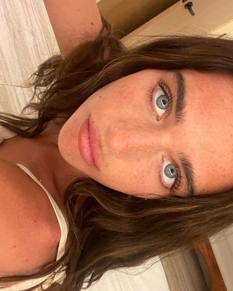 Olivia Neill Instagram, Olivia Neill Makeup, Olivia Neill Brown Hair, Olivia Neill Style, Olivia Niell, Olivia Neill, Blue Eyes Brown Hair, Blue Eyes Aesthetic, Eyes Aesthetic