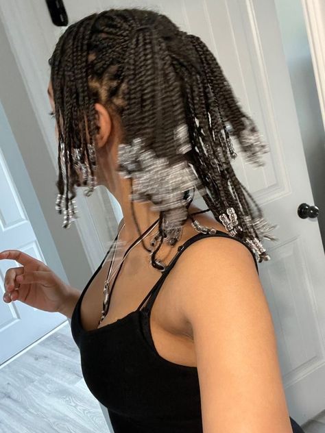 Short Box Braids With Beads At The End, Braids With Clear Beads Natural Hair, Beads On Natural Hair, Box Braids On Natural Hair, Short Box Braids Hairstyles, Big Box Braids Hairstyles, Cute Box Braids, Cute Braided Hairstyles, Cute Box Braids Hairstyles